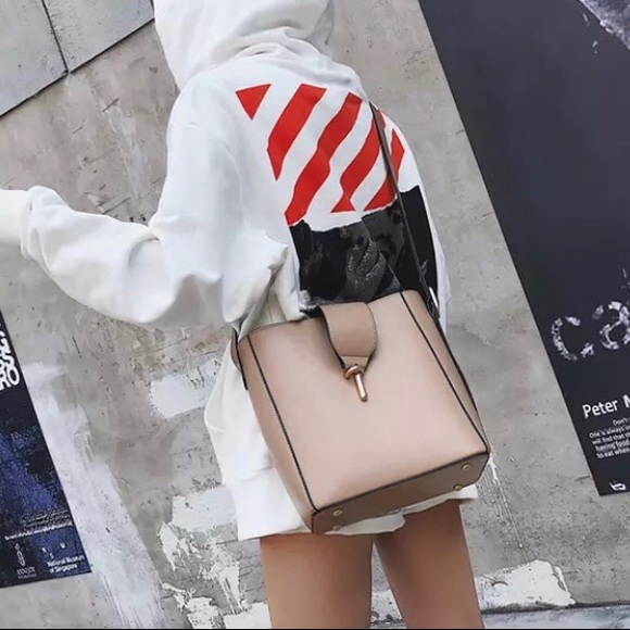 🆕 BERLIN Bucket Bag - Picture 3 of 6